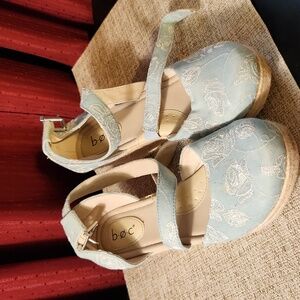B.o.c. blue flower fabric wedge shoes size 9
